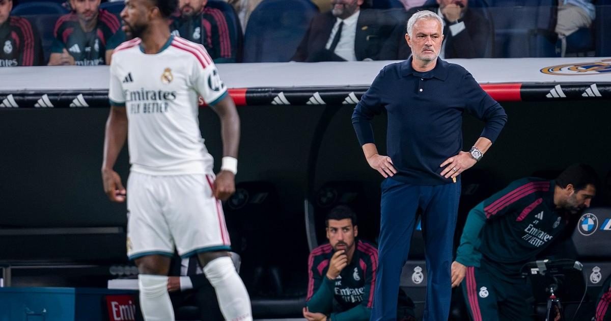 Vinicius Junior, eliminat pentru că a tras de păr un adversar în Real Madrid - Villarreal (Foto: Observator (Antena 1))