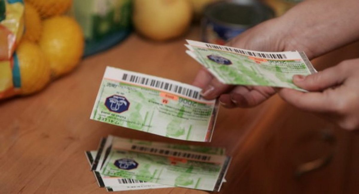 Cât timp poți folosi banii de pe cardul de masă dacă nu îi cheltuiești. Ce se întâmplă cu soldul după expirare (Foto: România TV)