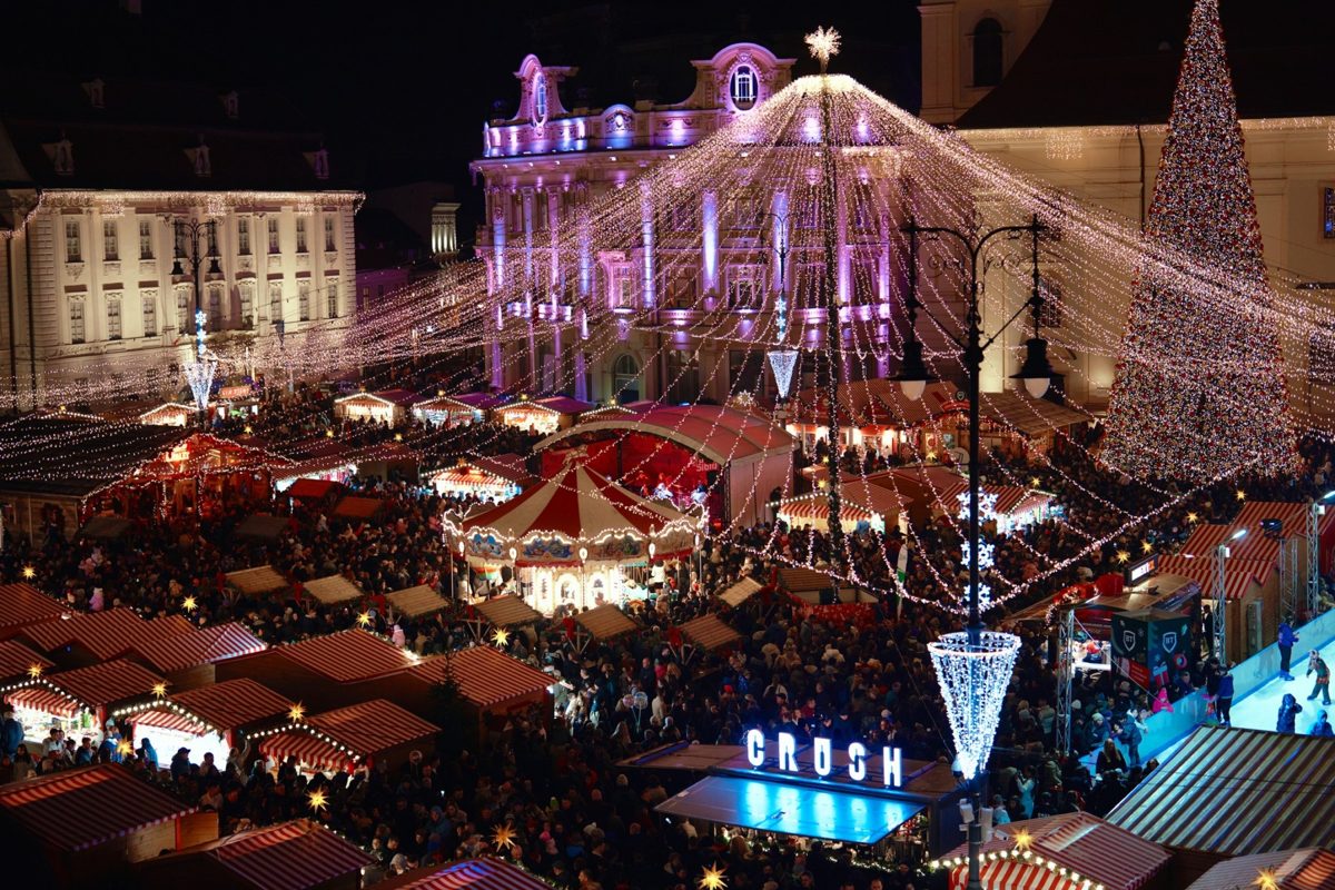 Târgul de Crăciun din Sibiu aduce masaj în Piața Mare, o treime din expozanți noi și o scenă mai mare (Foto: G4Media)