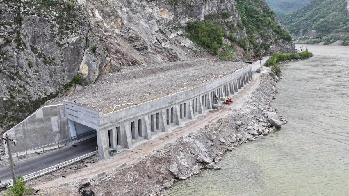 A fost semnat contractul de consolidare a DN 7CC – Centura Călimănești (Foto: Economedia)
