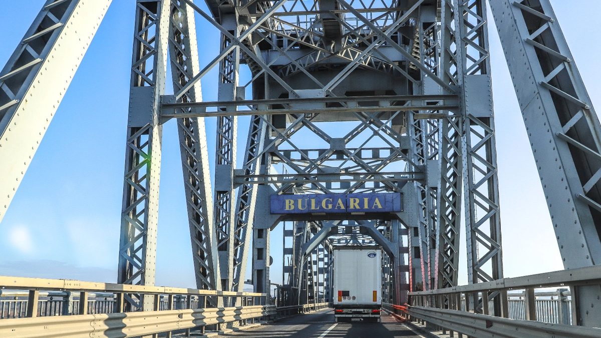 Restricții de circulație pe Podul Prieteniei Giurgiu-Ruse. Până când va fi afectat traficul (Foto: Știripesurse)
