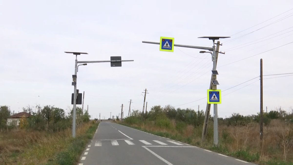Așa arată trecerea de pietoni de 39.000 de lei care duce spre nicăieri. Se află într-un oraș mare din România (Foto: Observator (Antena 1))