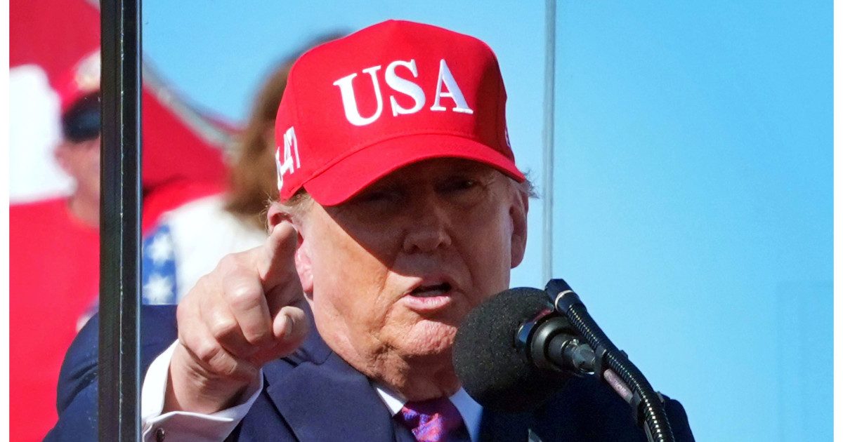 Donald Trump spune că cei care divulgă informații militare americane ar trebui împușcați (Foto: Digi24)