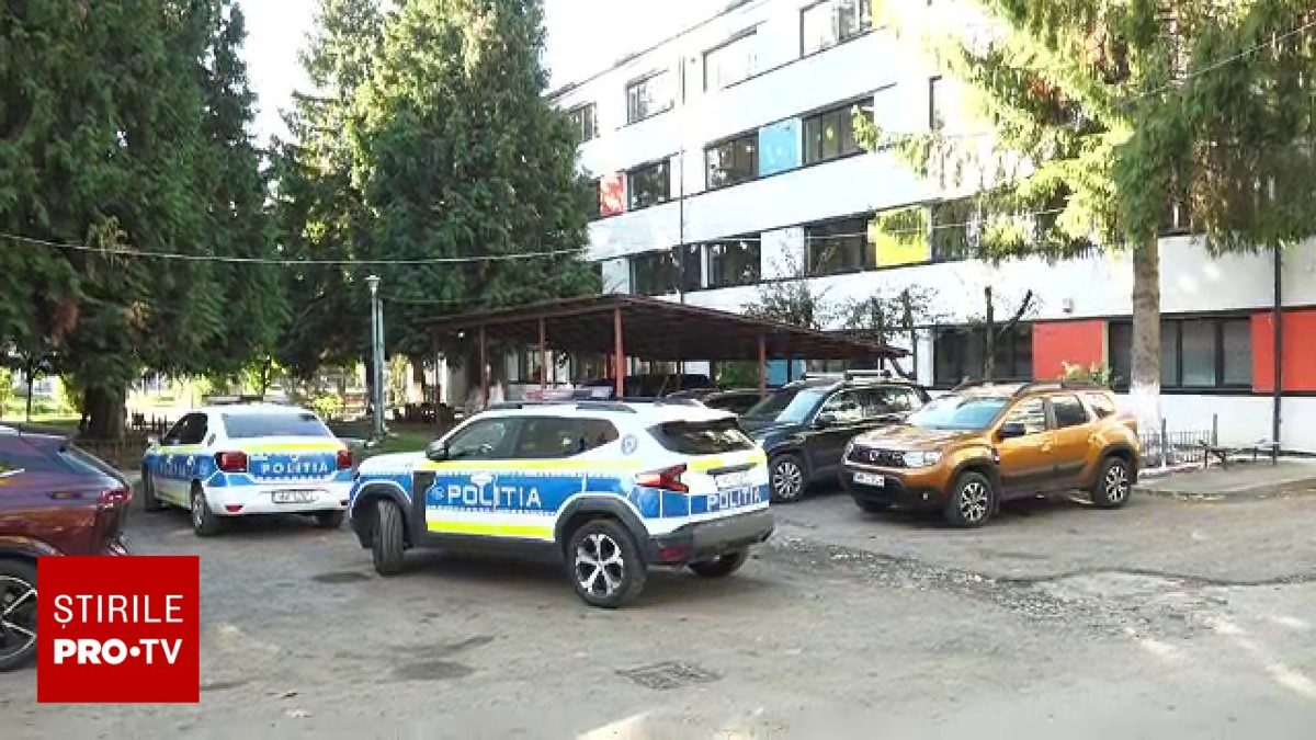 Panică la un liceu din Baia Mare. Un apel la 112 anunța că un elev își amenința colegii cu o armă (Foto: Știrile ProTV)