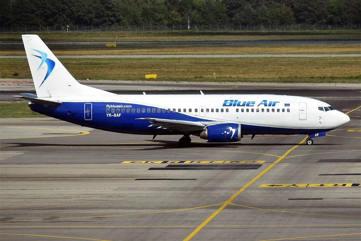 Avionul Blue Air blocat sub un pod de pe DN1 a ajuns la Voluntari și va deveni atracție (Foto: HotNews)