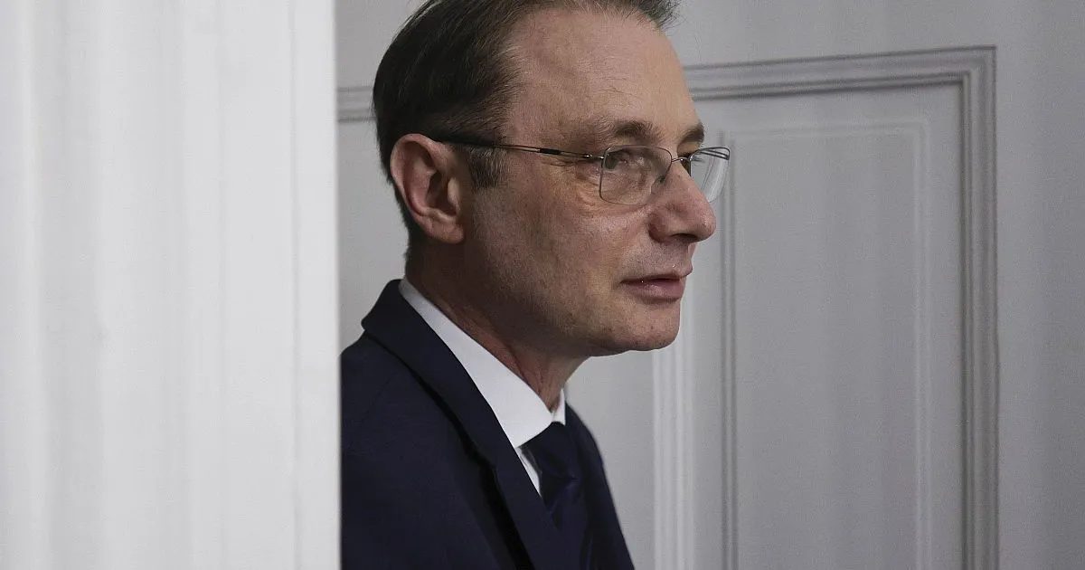 Guvernul condus de Luca Niculescu și-a depus programul de guvernare la Parlament (Foto: Newsweek România)