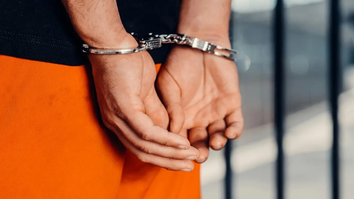 Un bărbat a fost arestat preventiv, fiind acuzat că și-a agresat și sechestrat concubina (Foto: Știripesurse)