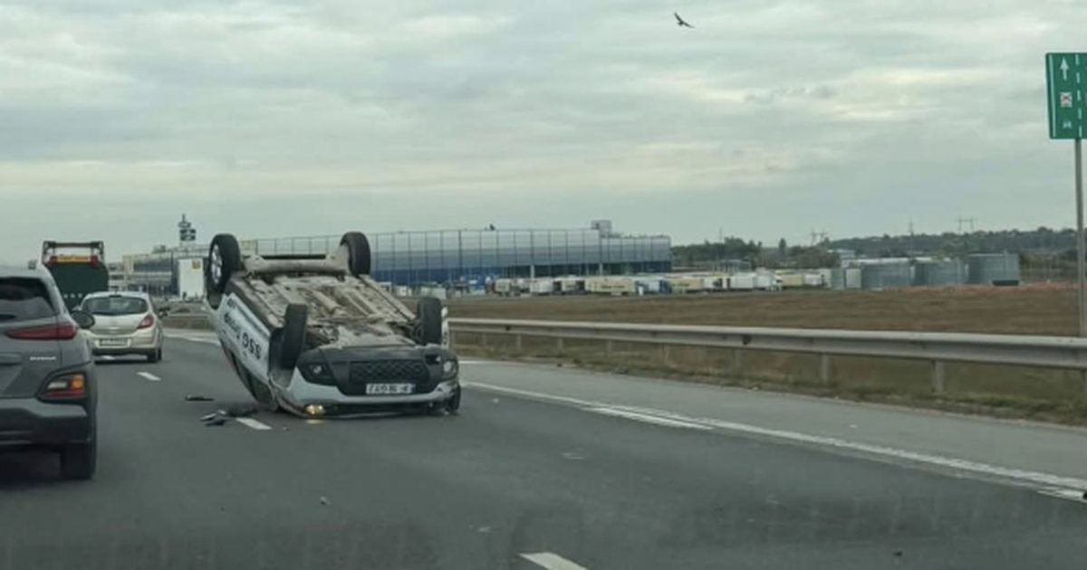 Atenție, șoferi! Trafic îngreunat pe A2, în urma unui accident rutier cu 3 autoturisme implicate (Foto: WOWbiz)