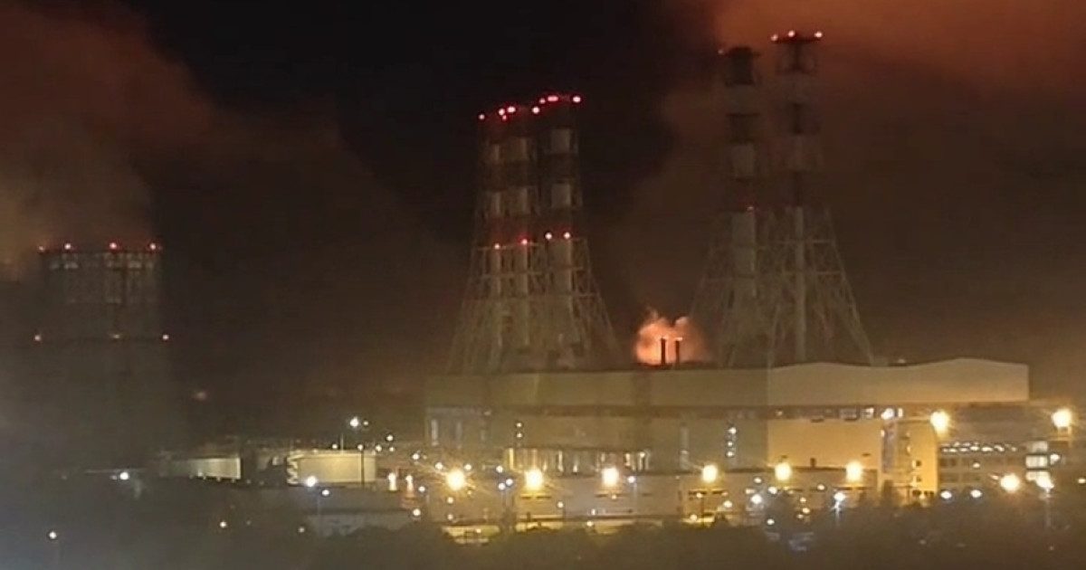 Un incendiu a izbucnit la terminalul petrolier din Sankt Petersburg după un atac cu drone (Foto: Digi24)