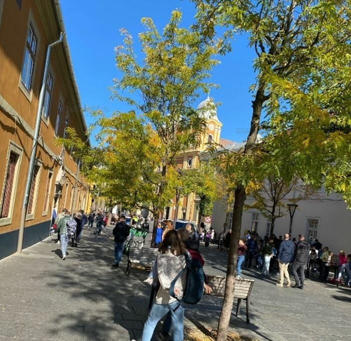 Un liceu din Cluj-Napoca a fost evacuat după o amenințare cu bombă (Foto: Monitorul de Cluj)