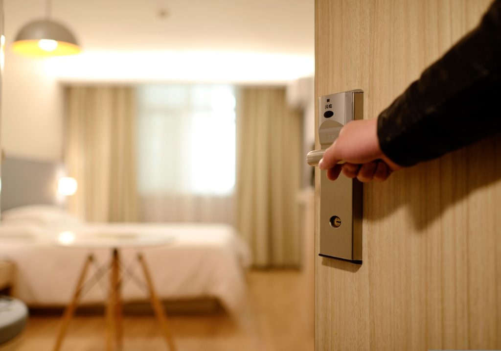 Un cuplu a călătorit în 36 de țări și a locuit gratuit în vile și case de lux: „A fost soluția perfectă” (Foto: Ziare.com)