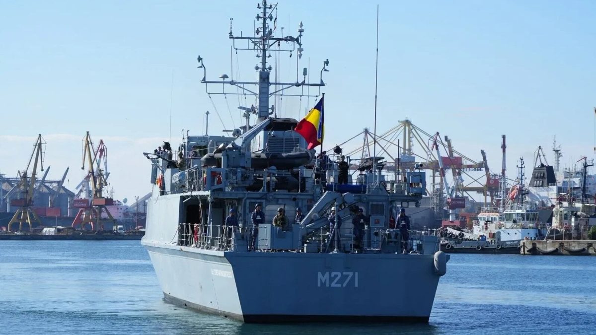 Vânătorul de mine M 271 a revenit în portul militar Constanța după o misiune în Marea Neagră. (Foto: Știripesurse)