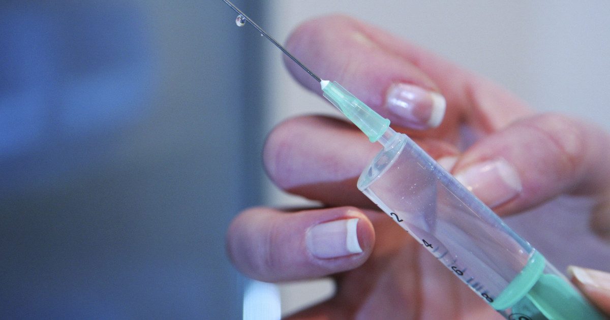 Alexandru Rogobete a anunțat distribuirea a 65.000 de doze de vaccin antigripal (Foto: Digi24)