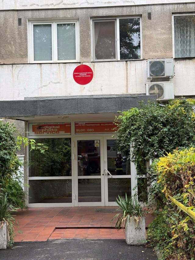 Primăria Capitalei spune că fisura blocului evacuat din Drumul Taberei există de nouă ani (Foto: News.ro)