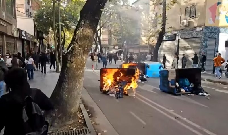 Demisia premierului Edi Rama a fost cerută de mii de protestatari la Tirana (Foto: Ziare.com)
