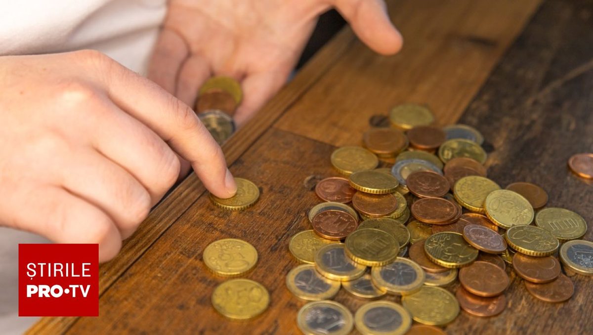 Monede evaluate la peste 80.000 de euro, găsite în rucsacul unui om al străzii. Ce le-a spus polițiștilor (Foto: Știrile ProTV)