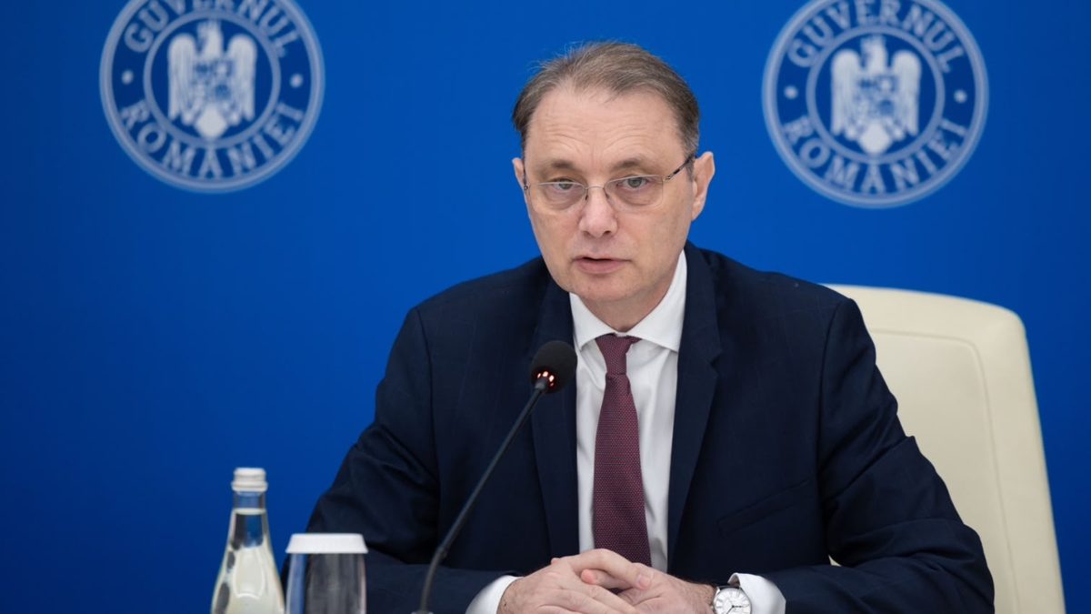 Luca Niculescu are un salariu lunar brut de 26.450 de lei ca premier. (Foto: România TV)