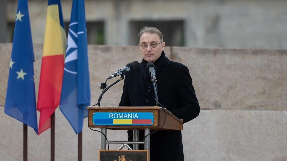 Premierul Luca Niculescu vizitează marți Republica Moldova și se întâlnește cu Maia Sandu (Foto: Știripesurse)