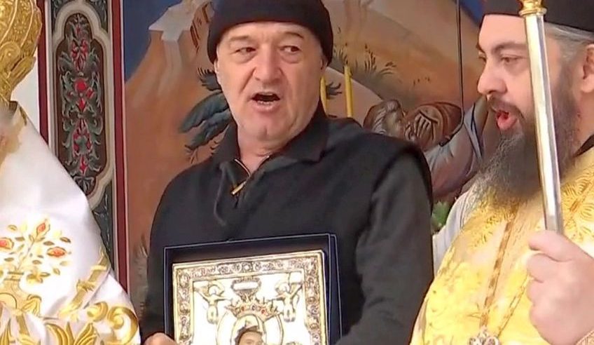 Ce ritual respectă Gigi Becali în fiecare noapte, între orele 02:00 și 07:00: „E numai și numai lumânare” (Foto: România TV)