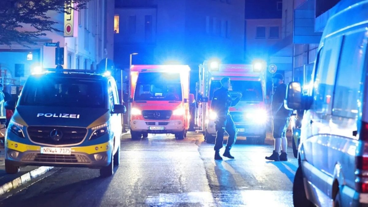 Poliția a deschis focul asupra unei mașini care a intrat într-un grup de oameni în Germania (Foto: Știripesurse)