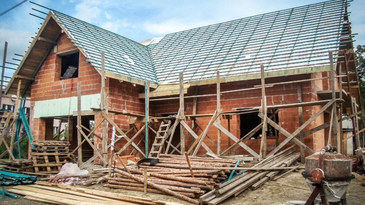 Cât te costă să construiești o casă. O româncă a publicat lista cheltuielilor suportate pentru a ridica o locuință (Foto: România TV)