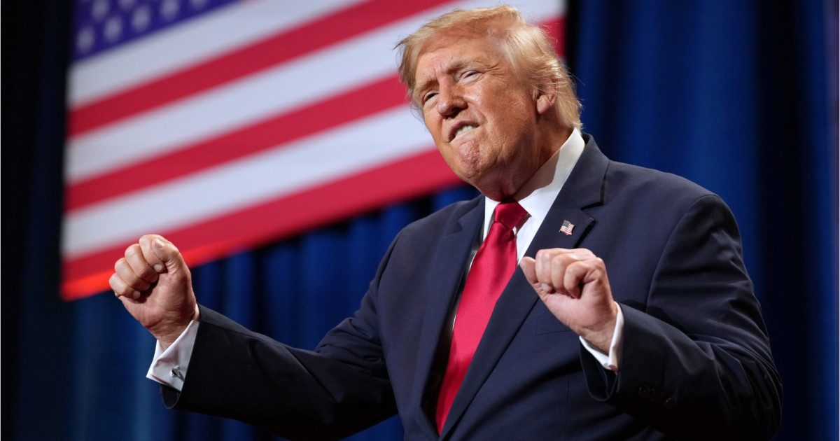Donald Trump susține că va interzice termenul „inteligență artificială”: „O denumire extrem de nepotrivită și inexactă” (Foto: Digi24)