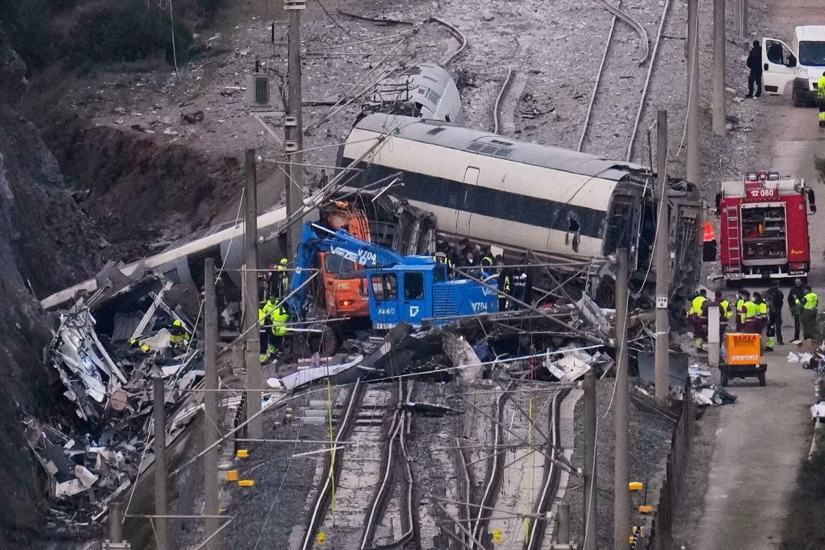 Un accident feroviar s-a produs în Spania, la nouă luni după unul cu 46 de morți pe aceeași linie. (Foto: HotNews)