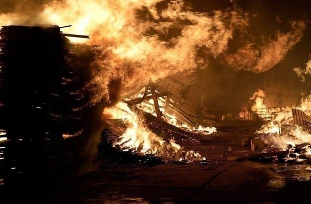 Un atac rusesc cu dronă la Harkov a rănit cinci persoane și a provocat un incendiu (Foto: News.ro)