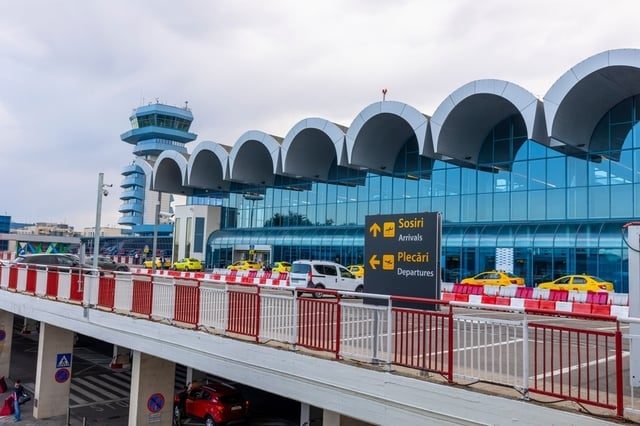 Exercițiu de simulare a unui incendiu aviatic pe Aeroportul Henri Coandă (Foto: News.ro)
