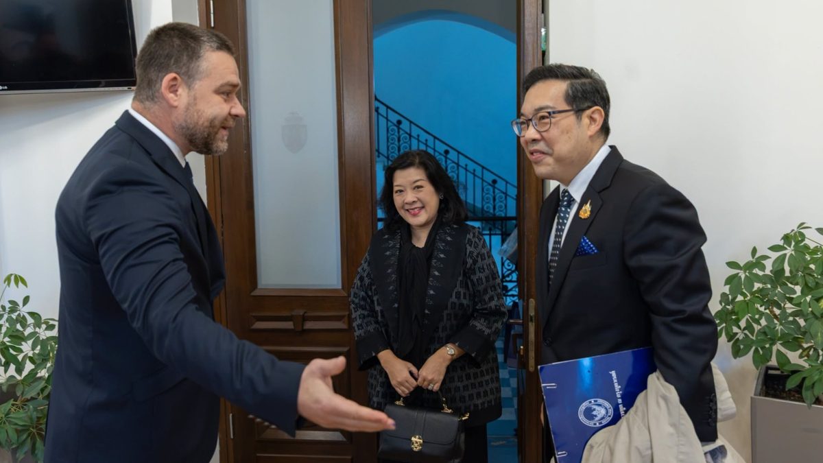 București și Bangkok ar putea deveni orașe înfrățite. Întâlnire între Ciprian Ciucu și ambasadorul Thailandei (Foto: B365)