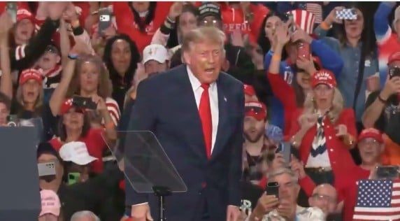Decizie neașteptată cu câteva zile înainte de alegerile din SUA: Donald Trump își anulează mitingurile din weekend (Foto: News.ro)