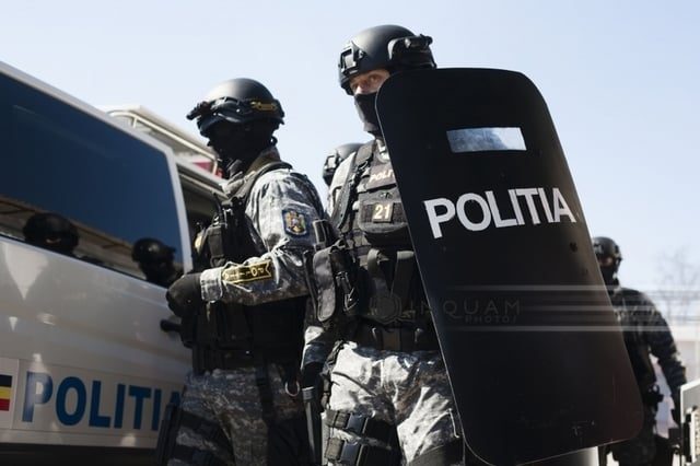 O femeie a fost reținută în București într-un dosar de proxenetism (Foto: News.ro)