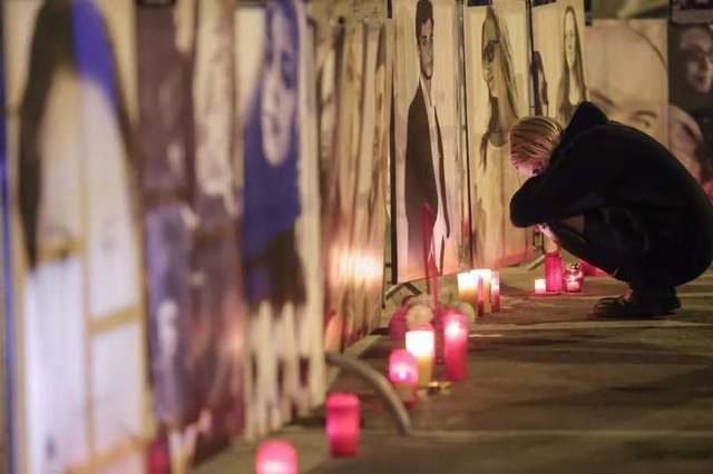 Nicușor Dan a comemorat victimele incendiului de la Colectiv, la 11 ani de la tragedie (Foto: News.ro)
