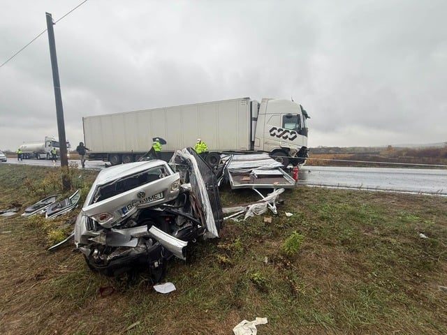 Caraș-Severin: Tânăr mort într-un accident rutier/ A pătruns pe contrasens și a lovit un TIR/ Circulație blocată - FOTO (Foto: News.ro)